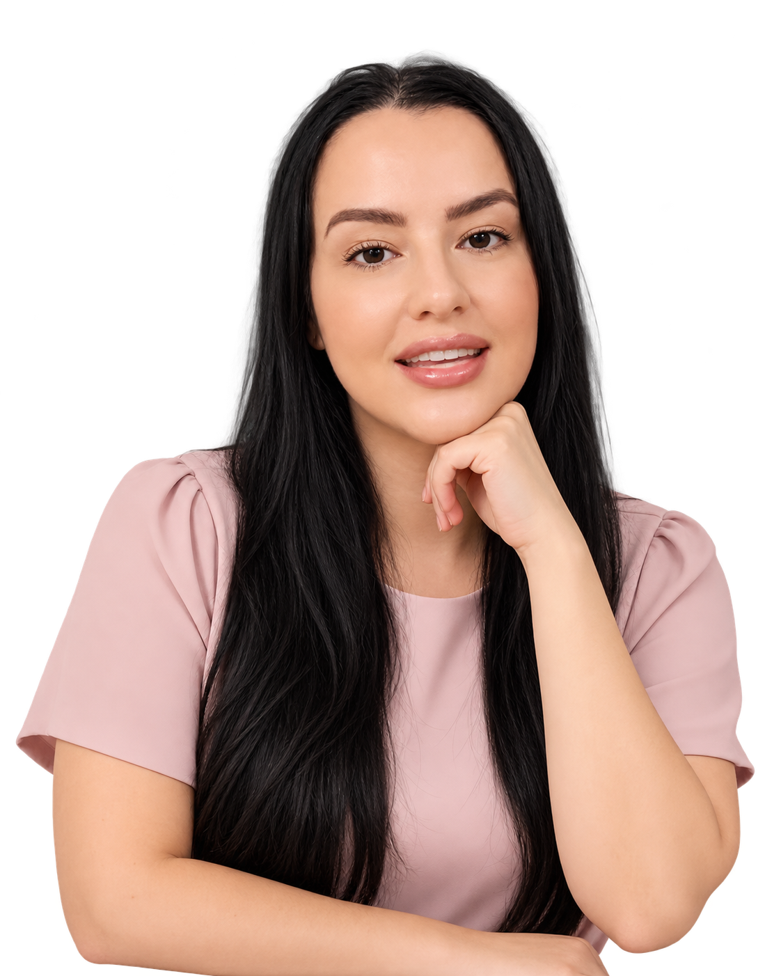 Fabiola Coleoni, de blusa rosa, sorrindo com a mão apoiada no queixo.
